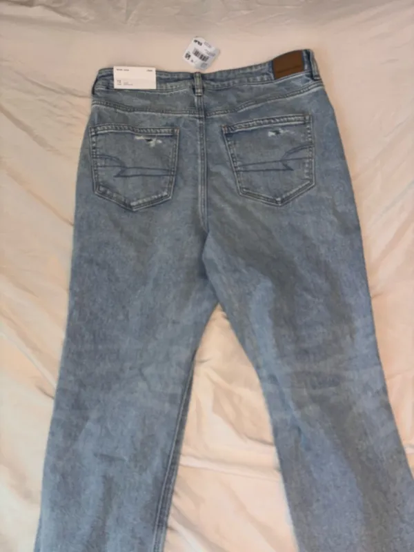 American Eagle Mom Jeans - Image 2