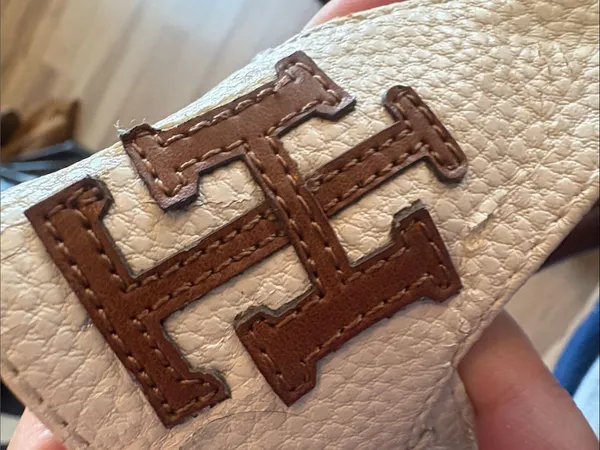Tommy Hilfiger White Leather T-Strap Logo Sandals - Image 10