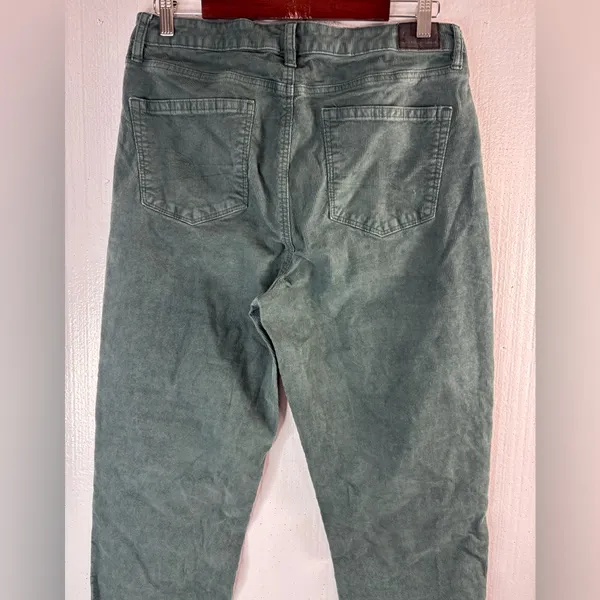 American Eagle Outfitters 12 Mom Straight Jean Corduroy Pants in Emerald Green - Image 3