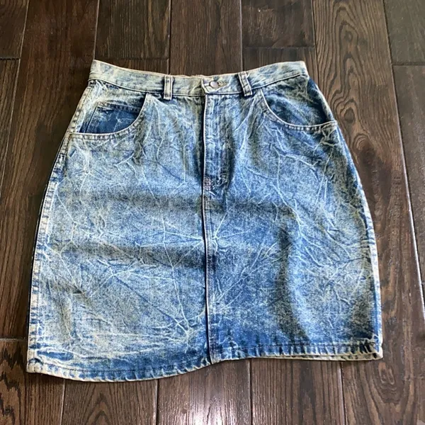 Vintage acid washed jean skirt size small - Image 3
