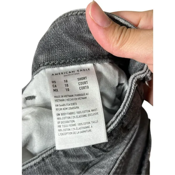 American Eagle Gray Distressed Mom Jeans Size‎ 10 short - Image 10