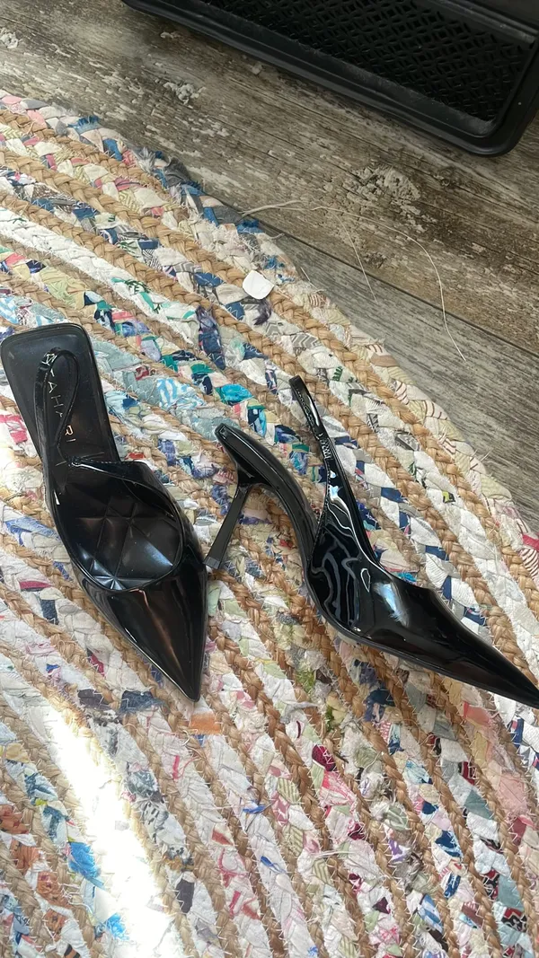 Tahari Heels Black - Image 4