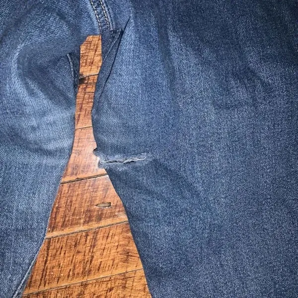 American Eagle distressed size 6 medium wash normcore jeans - Image 4