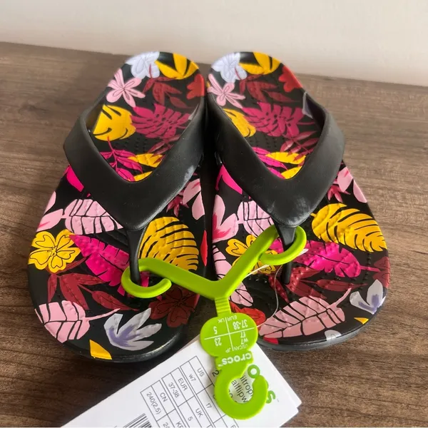 CROCS NEW Women's Kadee II Tropical Floral Sandal Size 7 #B1895 - Image 3