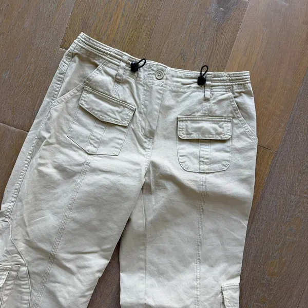 Brandy Melville Women's Cream and Tan Trousers - Image 2