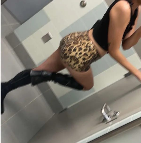 Leopard print sequin shorts - Image 3