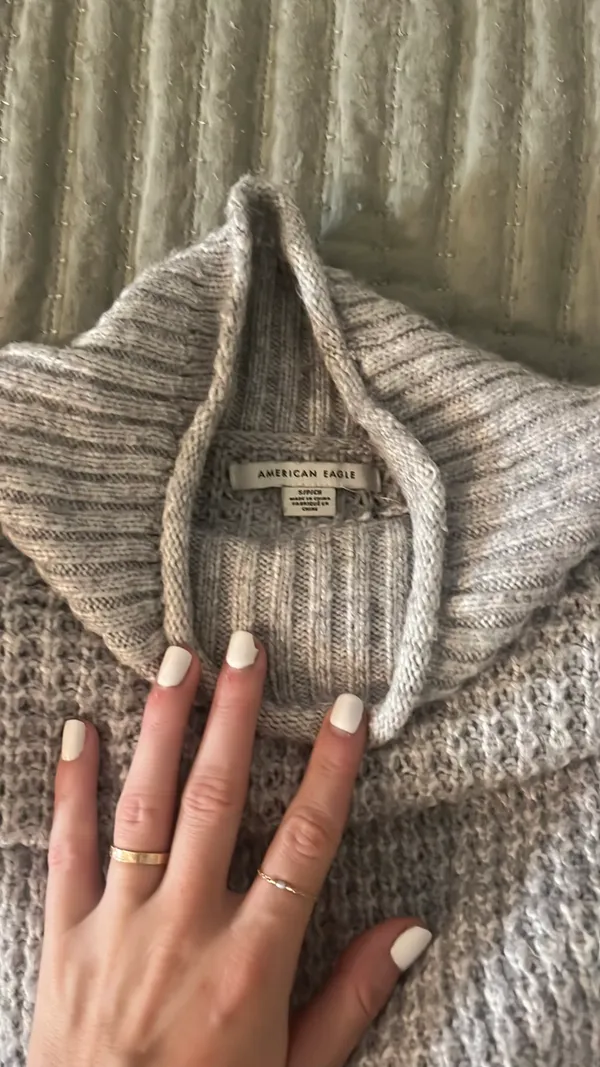 American Eagle Outfitters Turtleneck - Image 4