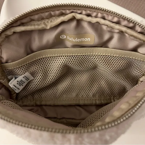 Lululemon White Sherpa Belt Bag - Image 2