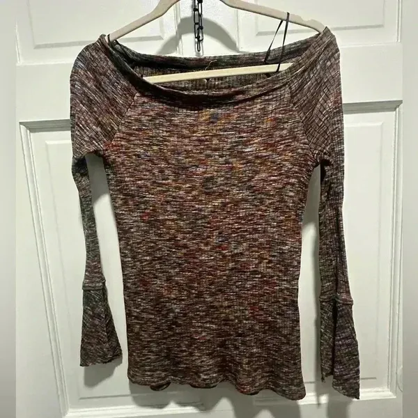 Anthropologie Akemi + Kin Size Small Off The Shoulder Bell Sleeves Top - Image 2