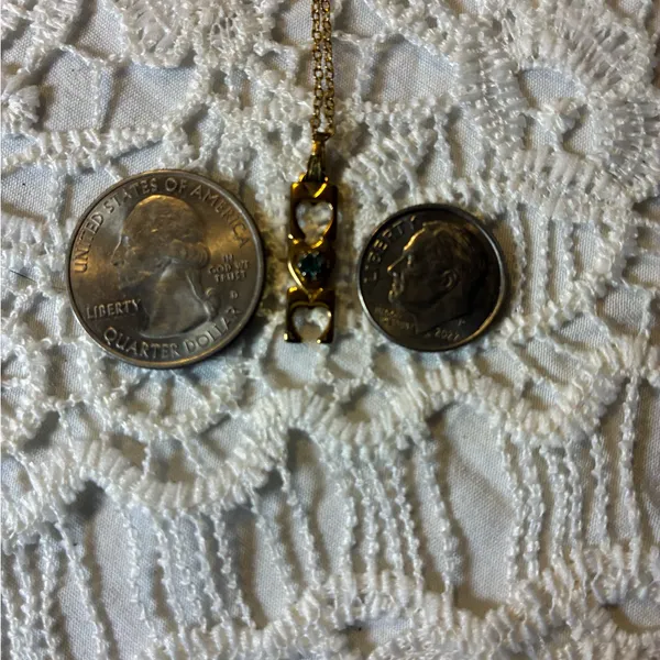 Vintage Mom Necklace Gold Tone Letter Mothers Day By Avon 18 Inches Long - Image 3