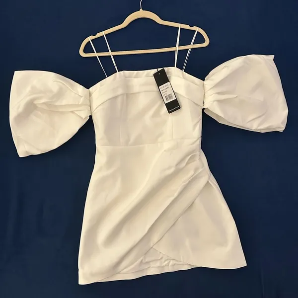 Elliatt *NWT* Palladium Mini Dress in Ivory with Puffy Sleeves - Image 8