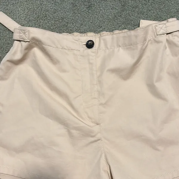 Zara beige hi waist adjustable flat front Shorts - Image 3