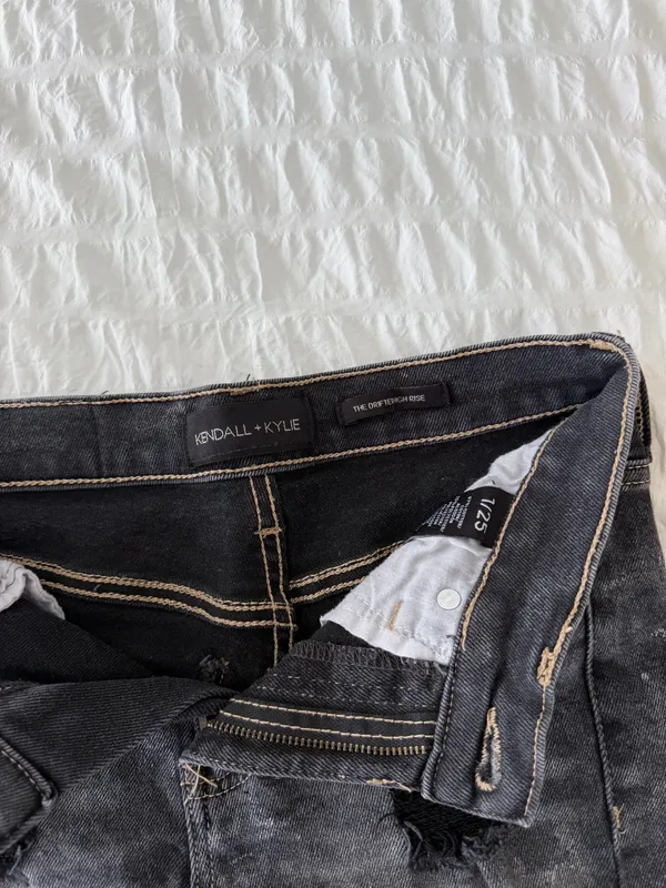 Kendall + Kylie Jean Shorts  - Image 5