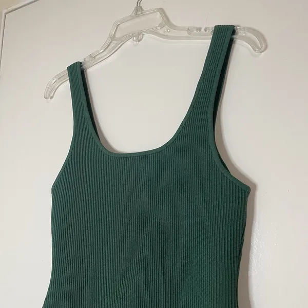 Aritizia Babaton Sculpt Knit Squareneck ribbed tank mini dress forest green Med - Image 3