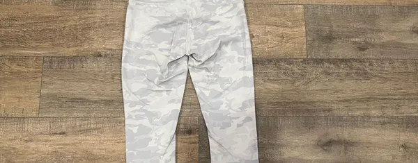 Lululemon white camo wunder under  leggings 25” - Image 4