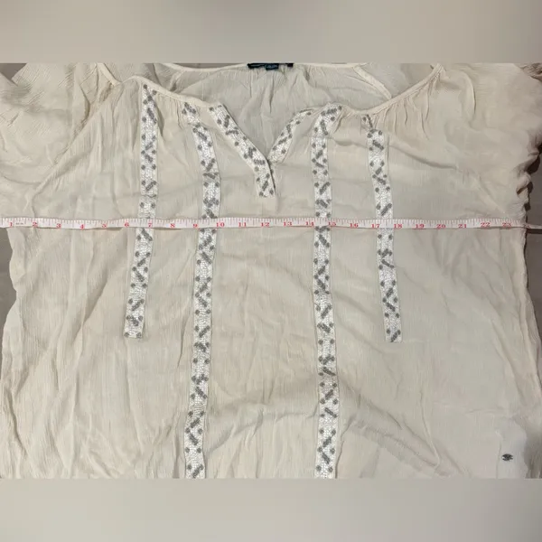 American Eagle Outfitters Cream Blouse with embroidered‎ Floral Accents Size XL - Image 9