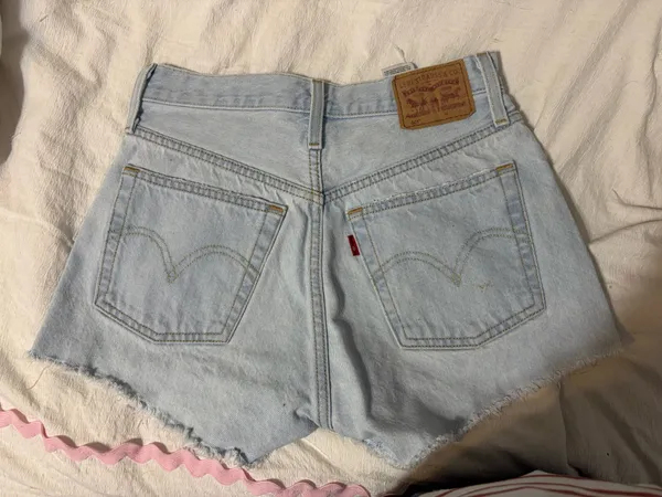 Levi’s shorts - Image 2