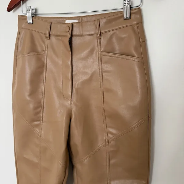 Aritzia Wilfred Rebel High Waisted Vegan Leather Pants Camel Edgy Chic Sz 8 - Image 5