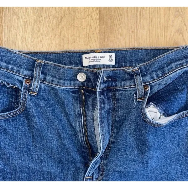 Abercrombie high rise cropped jeans - Image 2