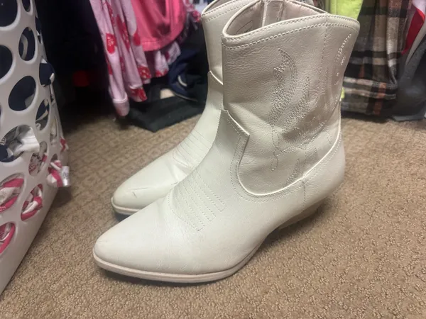 Kohl’s short cowgirl boots - Image 2