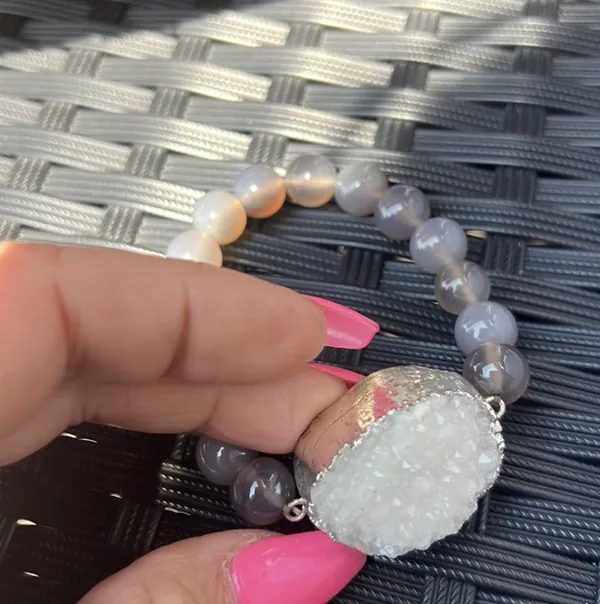 White Agate Druzy Stone Stretch Bracelet - Image 3