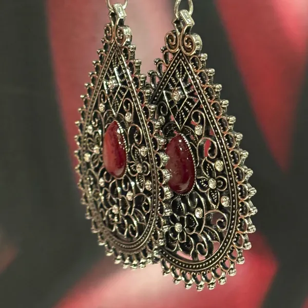 Paparazzi Eden Glow Red Cat's Eye Silver Filigree Teardrop Earrings - Image 3