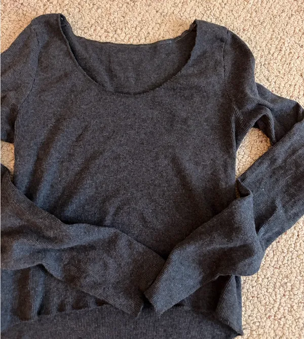 Amazon Basic long sleeve cropped top - Image 2