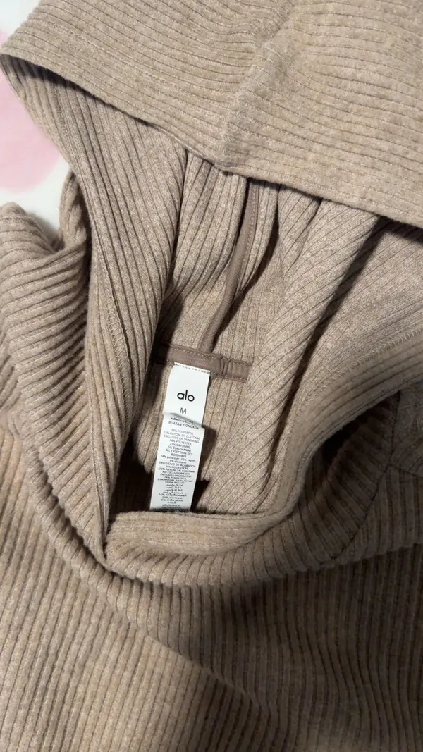 alo sweatshirt new with tags - Image 2
