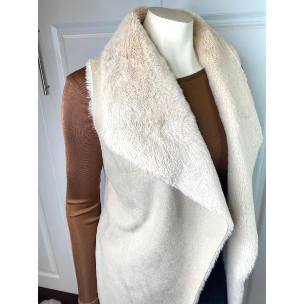 Twelfth Love Make Snow Angels Faux Fur Shawl Vest - Image 4
