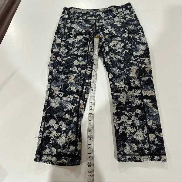 Lululemon Speed Up Crop *21" in Spring‎ Bloom Multi Size 8 - Image 11