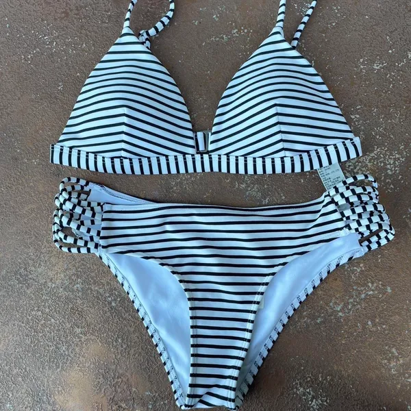Hollister swin Black and white striped bikini set sz small - Image 2