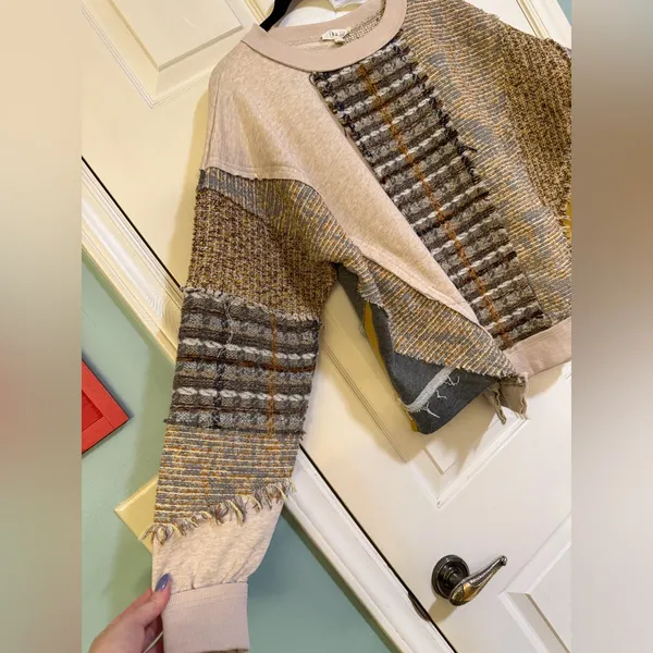 Oli And Hali Avery pullover tan mixed print casual boho winter top $78 xs - Image 2