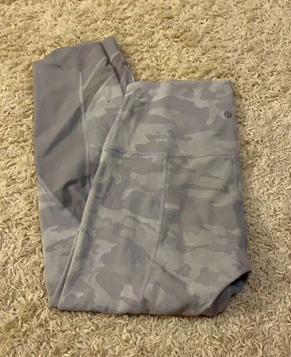 Lululemon Wunder Under Scalloped 23”size 12 - Image 2