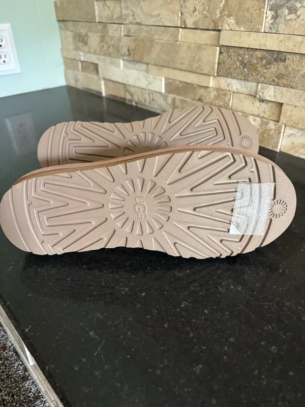 NWT Men’s UGG shoes - Image 4