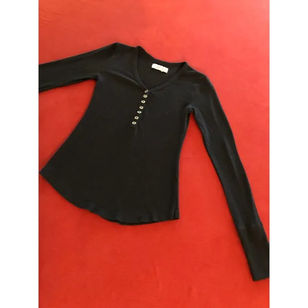 Abercrombie & Fitch soft and cozy black v-neck long sleeve t-shirt size XS - Image 3