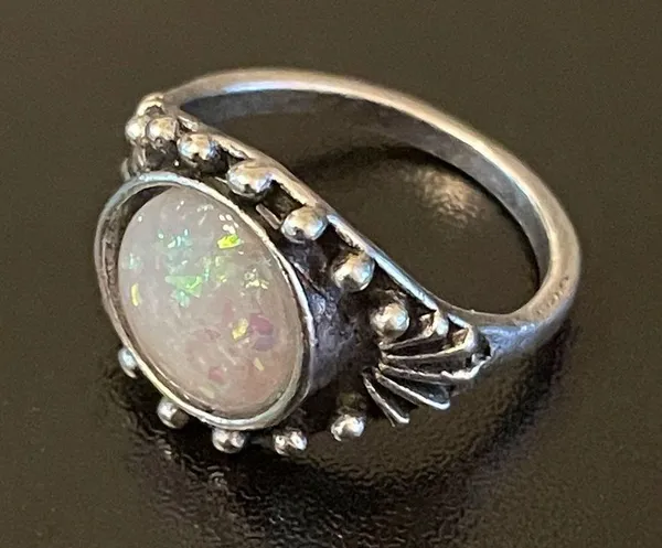 Vintage simulated opal silver plated ring size 6.75 - Image 3
