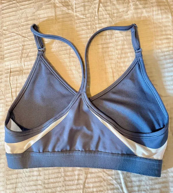 Nike IndyWomen's Light-Support Padded V-Neck - Image 3