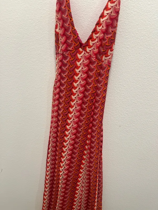 Sleeveless V-Neck Maxi Dress in Red Pattern by Emory Park Size L - Image 2