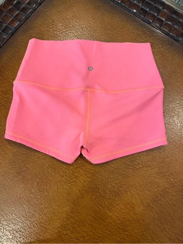 Lululemon Boogie Short Roll Down in size 4 - Image 2