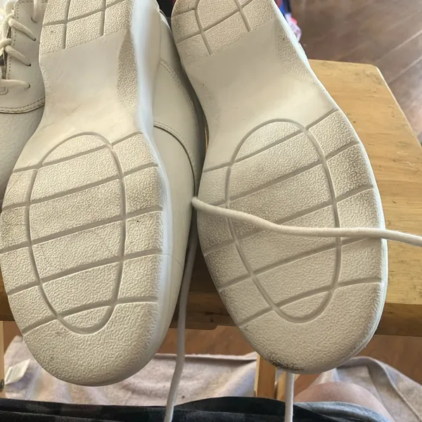 Classic White Leather ladies Shoes 8 brand new - Image 5