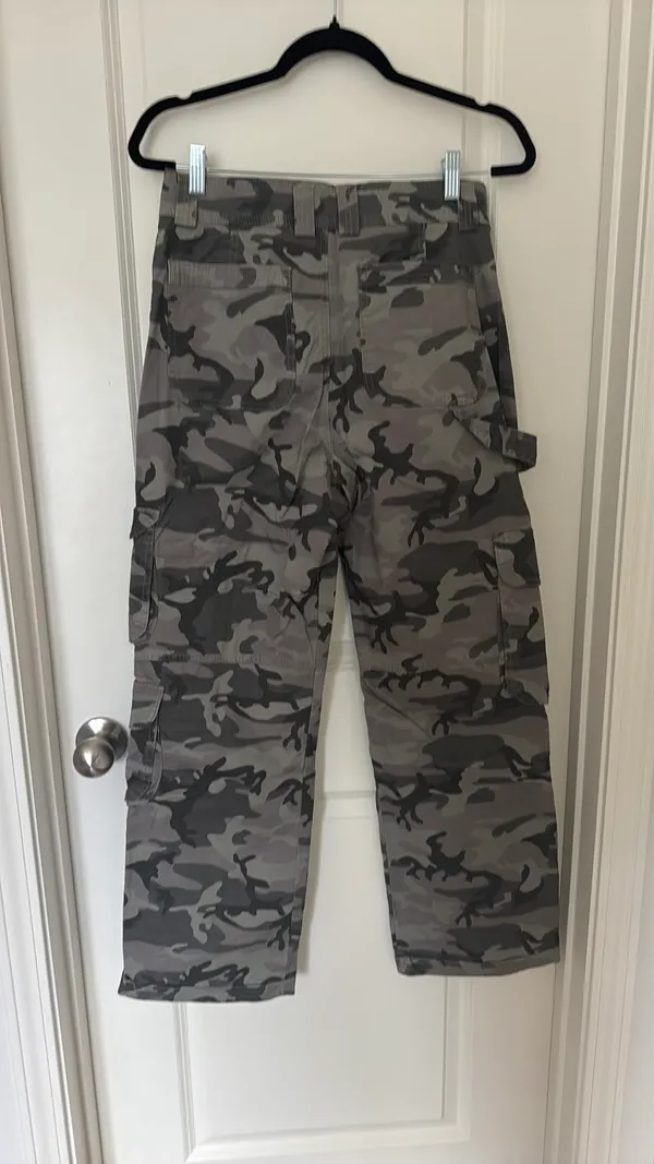 Abercrombie Camo cargo - Image 4