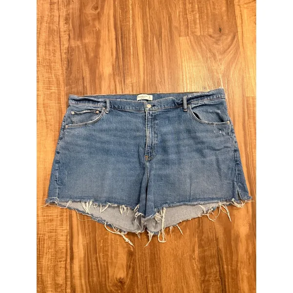 Abercrombie & Fitch The 4" Mom‎ Short High Rise Denim Size 36/22 - Image 3