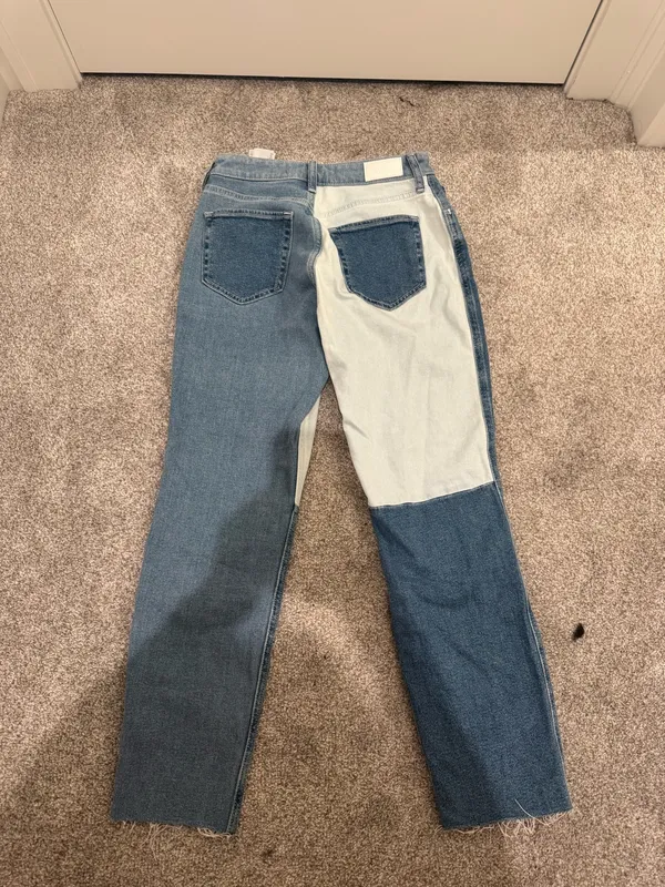 Hollister Curvy High-Rise Mom Jeans - Image 2