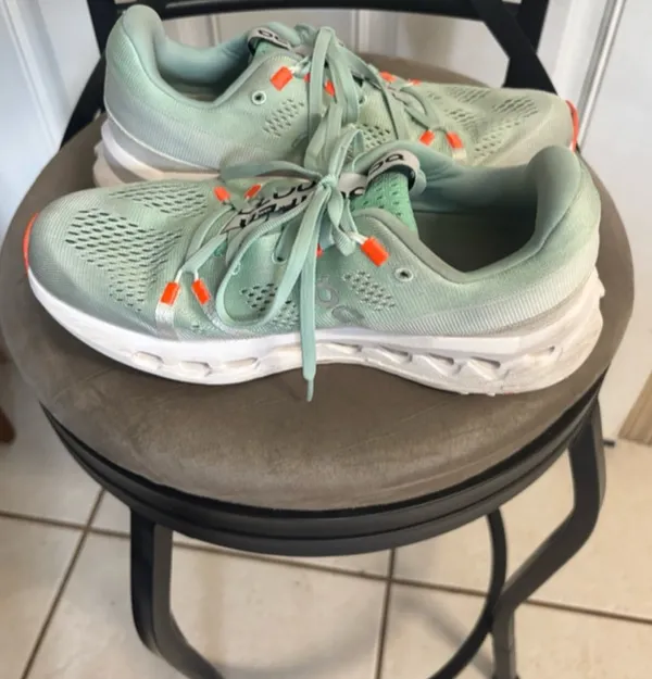 Size 8 On Running Creek-Mint Green Cloudsurfer lace up Round toe Sneakers - Image 5