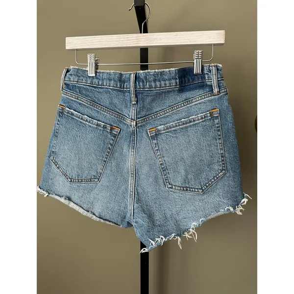 Abercrombie & Fitch Mom High Rise Curve Love Short Size 6/28 - Image 2