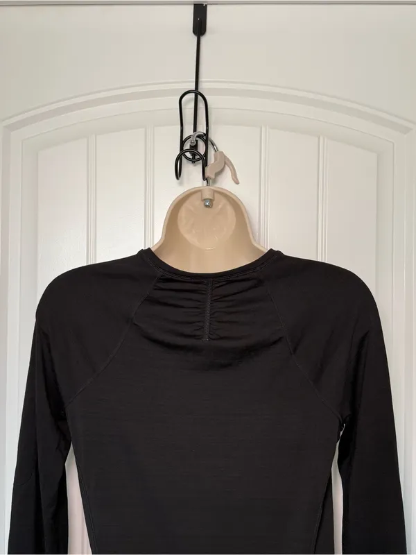 Athleta Small Black Pacifica Contoured Long Sleeve Quarter Zip Shirt Athletic - Image 5