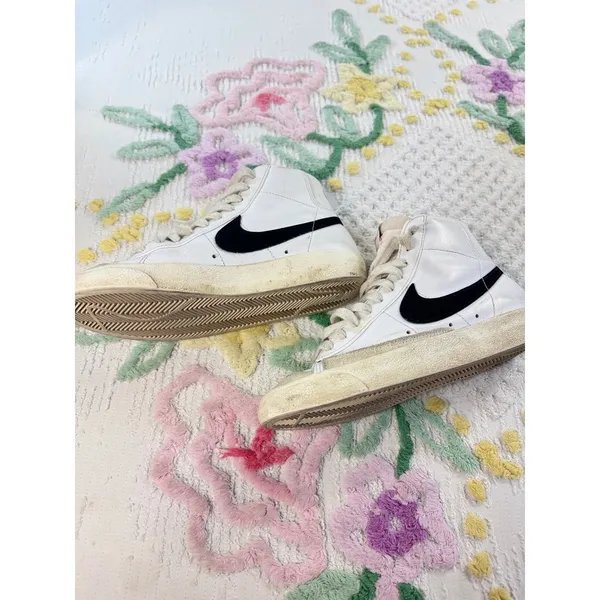 Nike Blazer Mid‎ 77 Vintage White Black Sneakers CZ1055-100 Womens 7.5 - Image 2