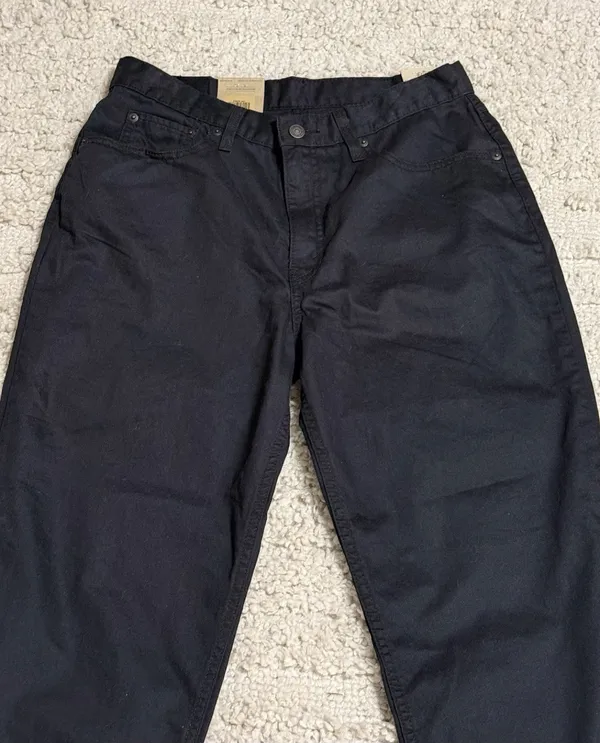 New Women’s Levi’s High Waisted Black Mom Jeans/pants Size 32/30 - Image 2