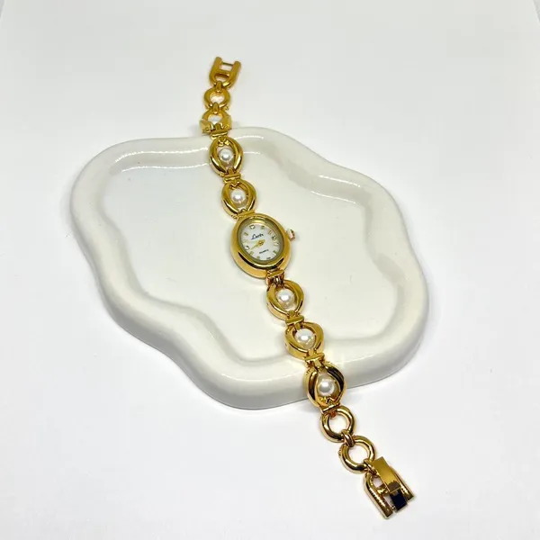 Vintage style gold tone pearl watch - Image 4