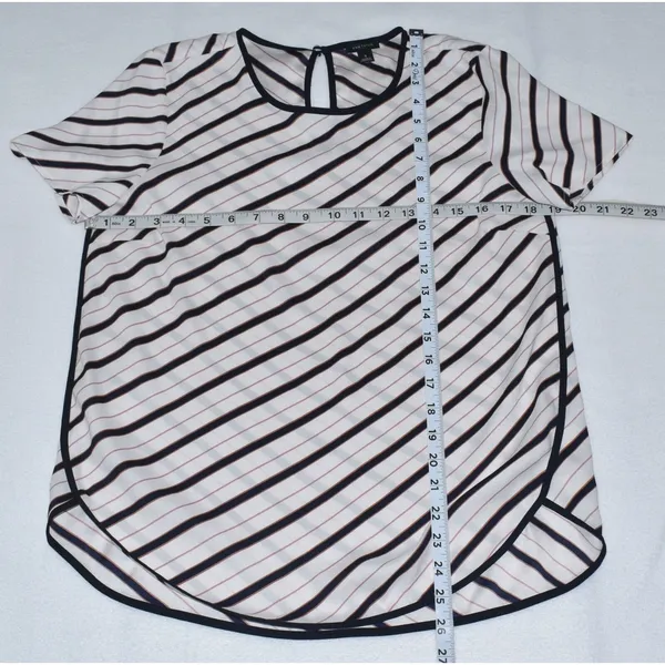 Ann Taylor Short Sleeve White Blouse and Black Stripes Size Small - Image 3